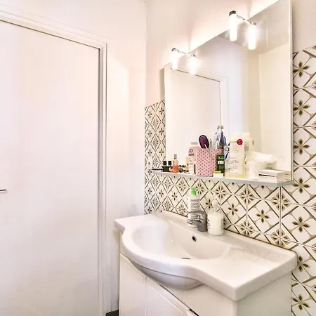 Large Studio In The Heart Of Les Carmes Area 아파트